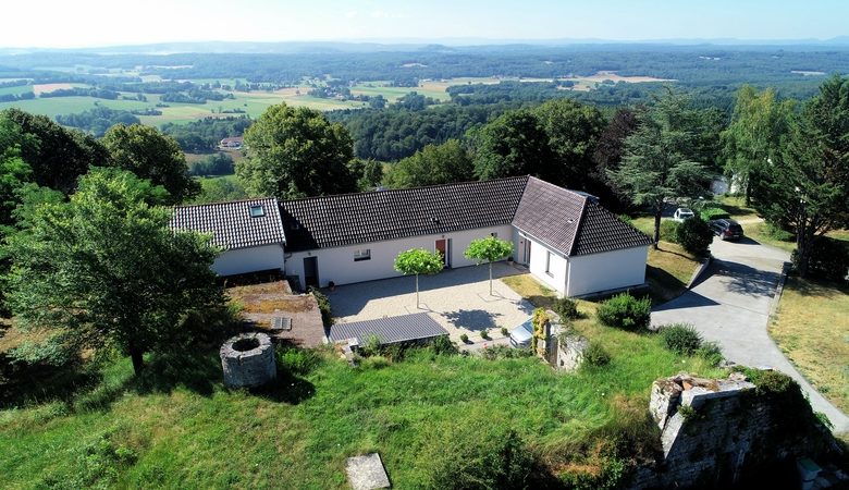 Une Maison avec vue sur les Montagnes du Jura