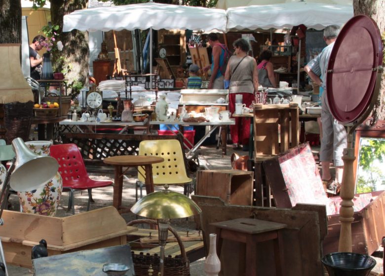 Brocante professionnelle 9 © Jacques LHOMMEE