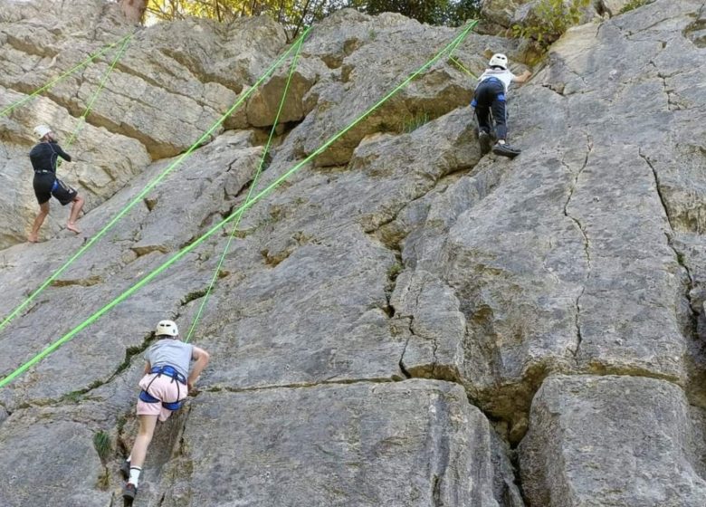 JM et NL / Compression photo web en paysage – commercialisation – Jura_gravite_escalade_equipe