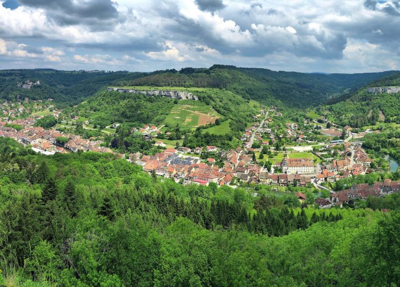 Ornans depuis le belvédère du Rocher d’Ully