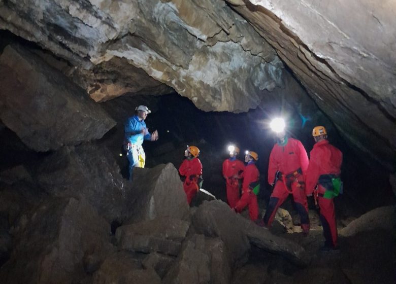 Sortie spéléo Grotte des Faux Monnayeurs © Noah Guides (13)