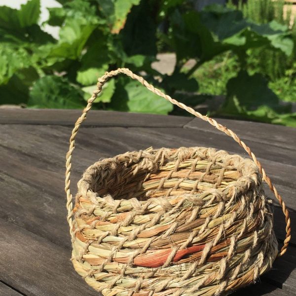 Vannerie spiralée cousue