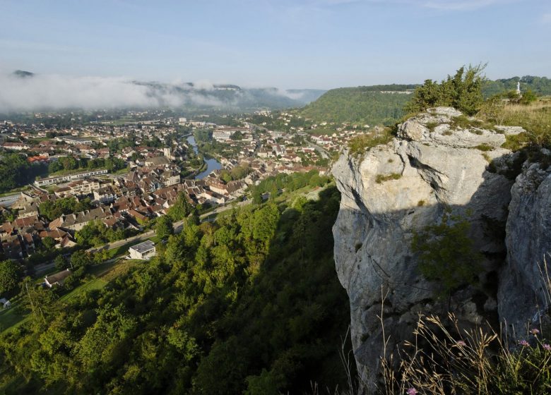 Ornans depuis le belvédère Notre Dame du Mont en été