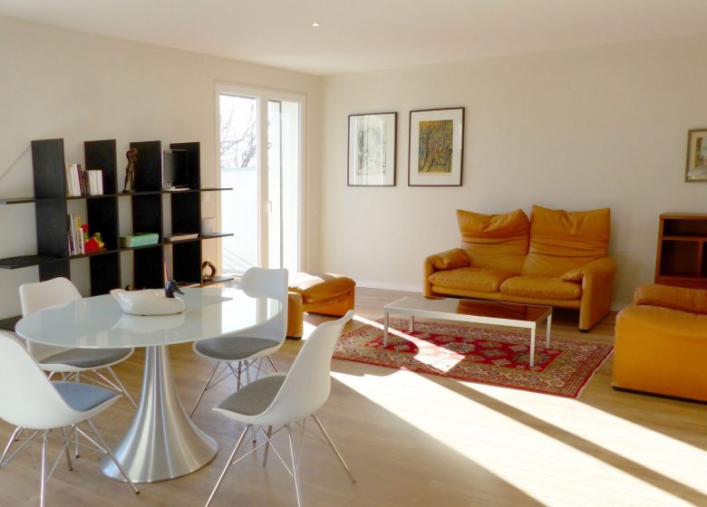 Un séjour lumineux et confortable